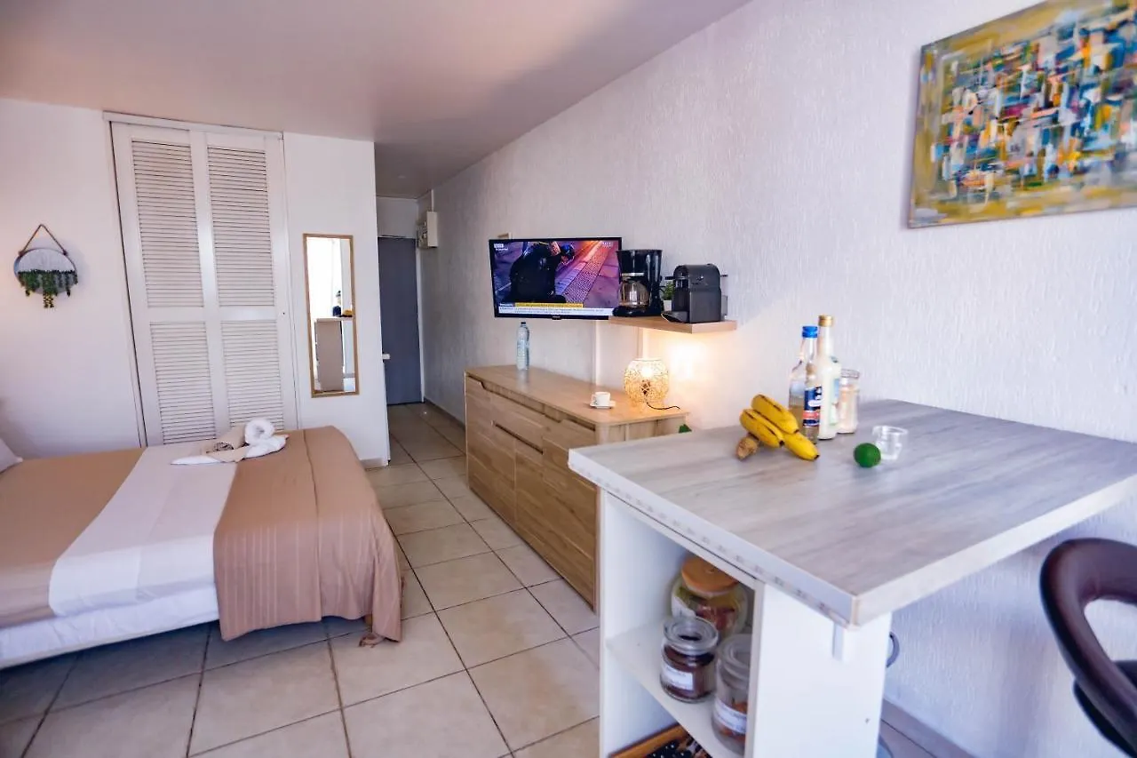 Studio Chic Avec Son Acces Plage Et Sans Coupure D'Eau Apartment Le Gosier