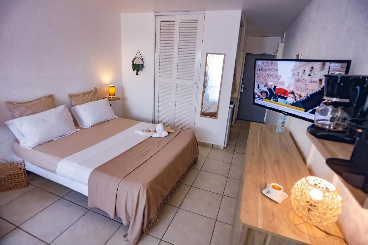 Studio Chic Avec Son Acces Plage Et Sans Coupure D'Eau Le Gosier  Guadeloupe
